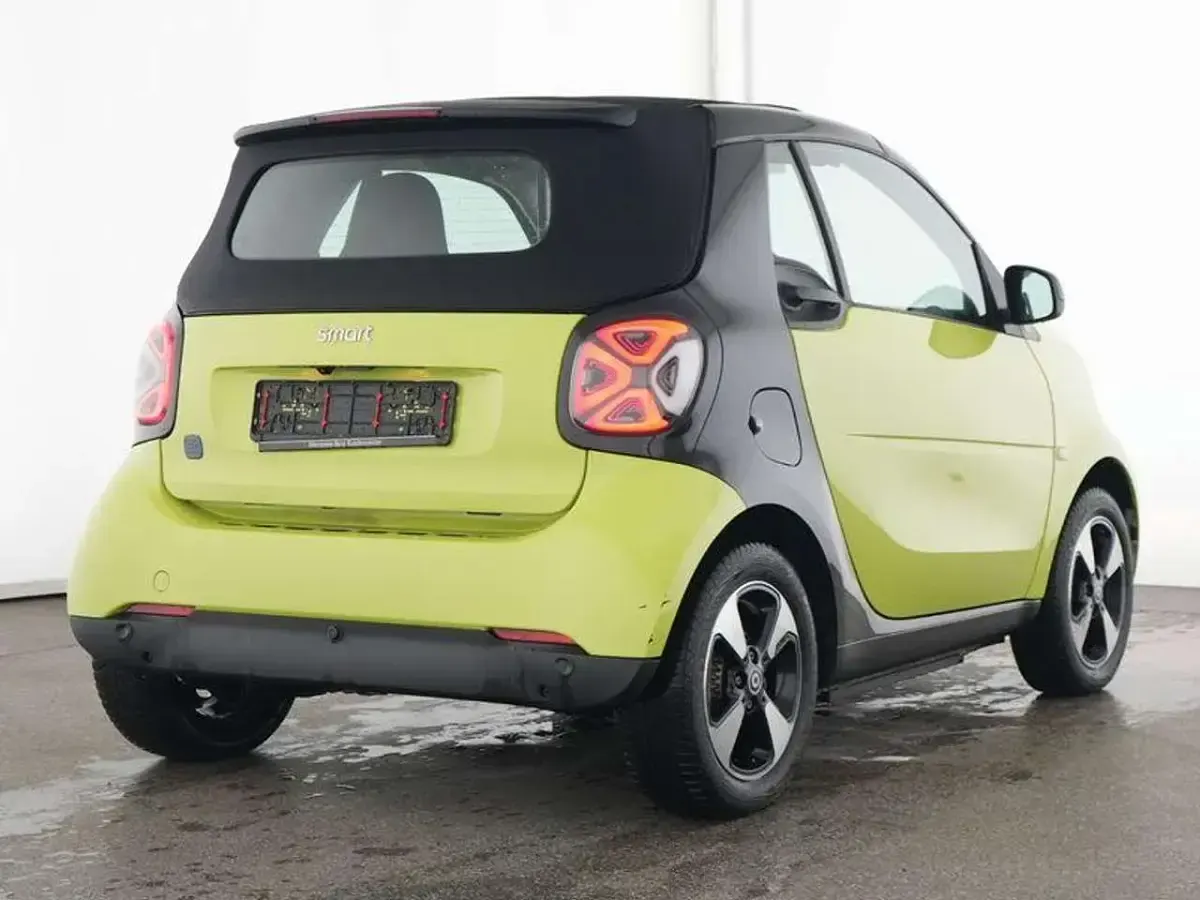 Gebraucht Smart ForTwo Electric Drive Exclusive 60 kW (82 PS) 2024 Bodypanels in lime green uni Cabrio