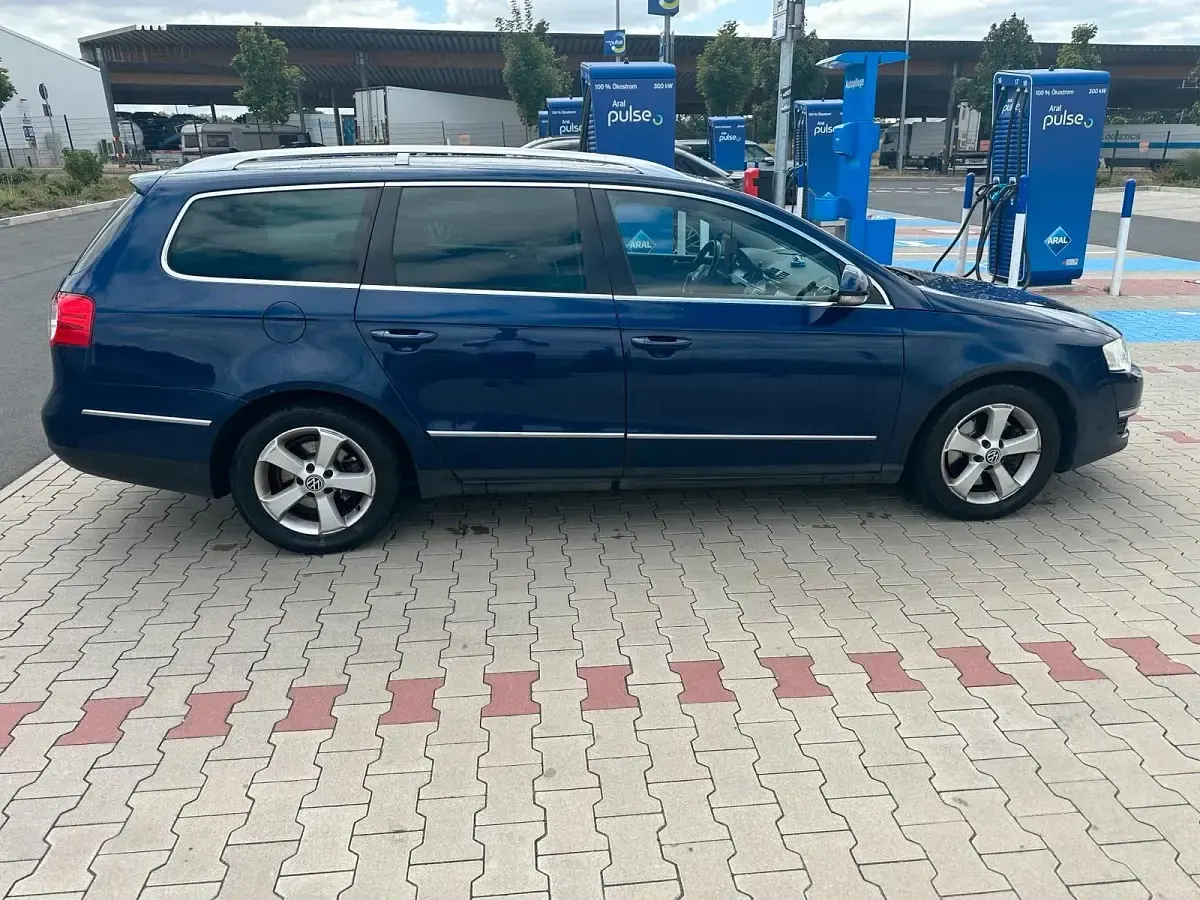 Gebraucht VW Passat 140 PS (102 kW) 2009 Blau Kombi