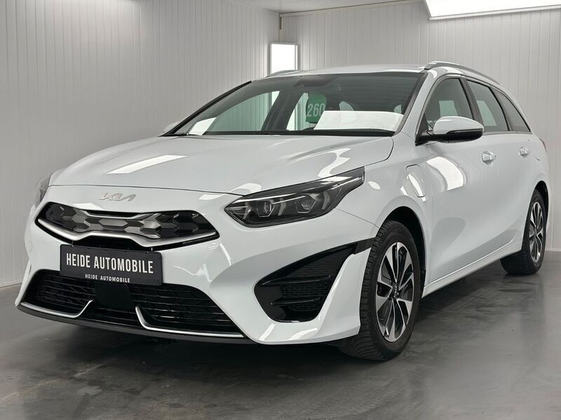 Weiß Gebraucht 2022 Kia Ceed Sportswagon Spirit Kombi | 22.450 € (Fairer Preis) - Bild 1/4