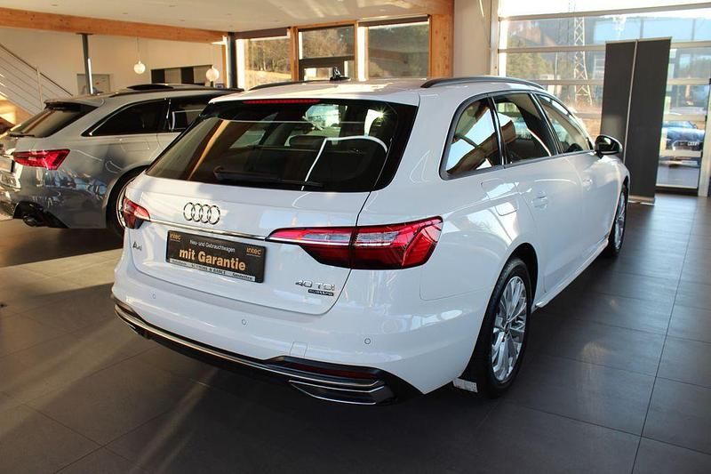Używany Audi A4 Advanced 204 KM (150 kW) 2023 Biały Kombi