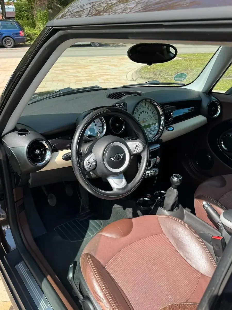 Käytetty Mini Cooper D 109 HP (80 kW) 2008 Ruskea Viistoperä