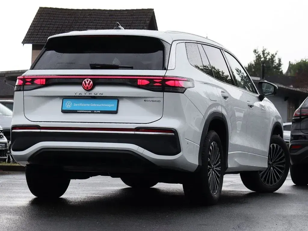 Gebraucht VW Tayron Elegance 272 PS (200 kW) 2025 Oryxweiß perlmutteffekt SUV
