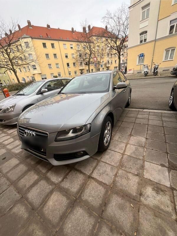 Grau Gebraucht 2010 Audi A4 Attraction Limousine | 4.111 € (Superpreis) - Bild 1/4