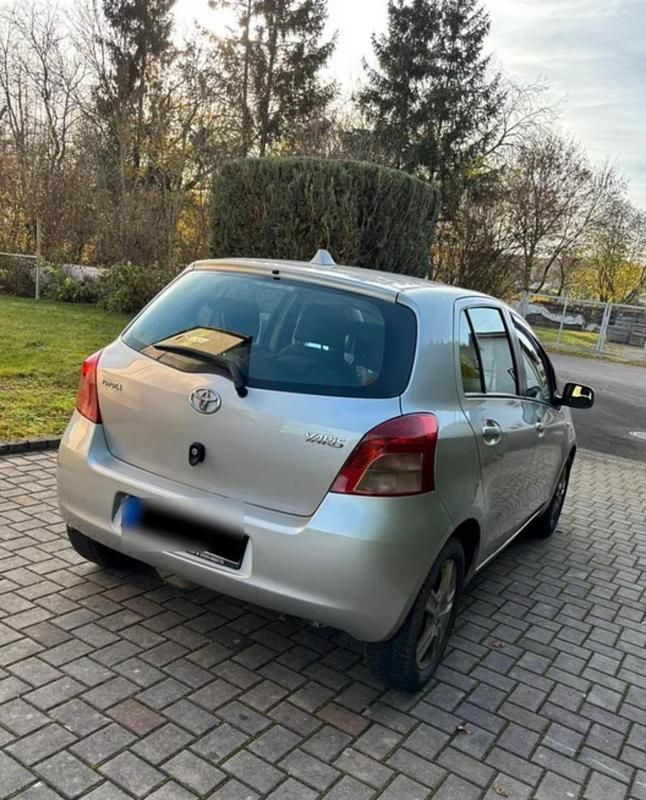 Gebraucht Toyota Yaris 87 PS (63 kW) 2007 Silber Kleinwagen