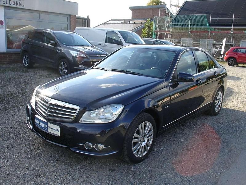 Cavansitblau Gebraucht 2011 Mercedes C220 Limousine | 10.950 € (Etwas zu teuer) - Bild 1/4