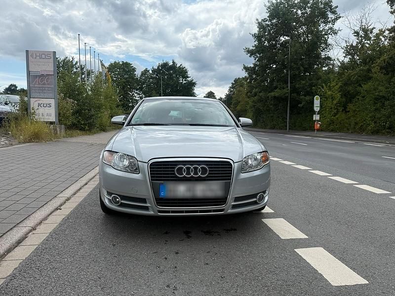 Silber Gebraucht 2005 Audi A4 Limousine | 5.150 € (Etwas zu teuer) - Bild 1/4