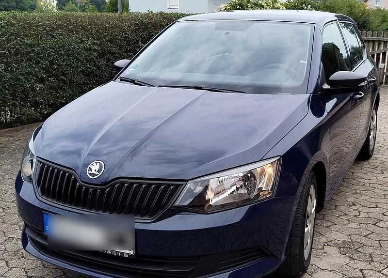 Blau Gebraucht 2016 Skoda Fabia Limousine | 6.750 € (Guter Preis) - Bild 1/4
