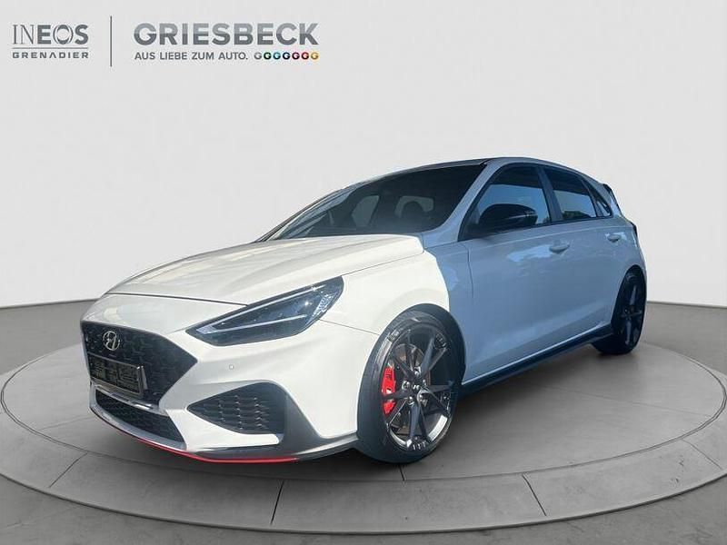 Weiß Gebraucht 2024 Hyundai i30 N Performance Limousine | 34.440 € (Fairer Preis) - Bild 1/4