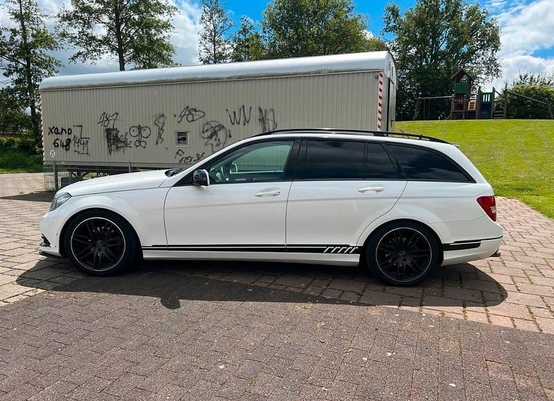 Gebraucht Mercedes C180 Avantgarde 156 PS (114 kW) 2014 Weiß Kombi