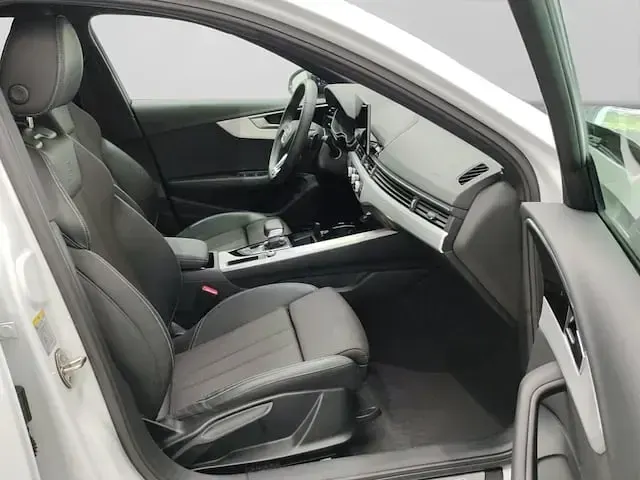 Gebraucht Audi A4 Advanced Plus 150 PS (110 kW) 2023 Gletscherweiß metallic Kombi