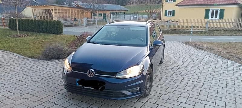 Gebraucht VW Golf VII Trendline 116 PS (85 kW) 2018 Blau Kombi