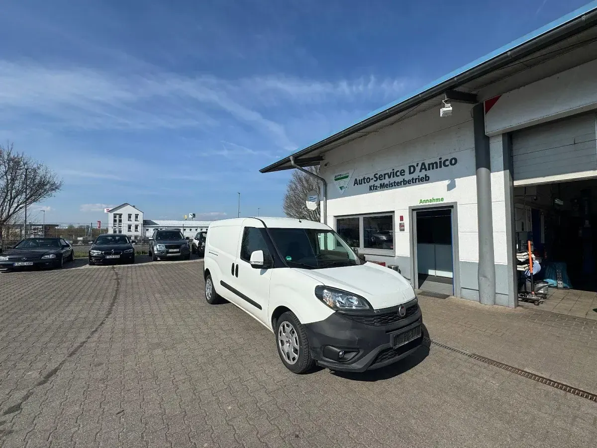 Gebraucht Fiat Doblò 95 PS (69 kW) 2018 Weiß Van / Kleinbus