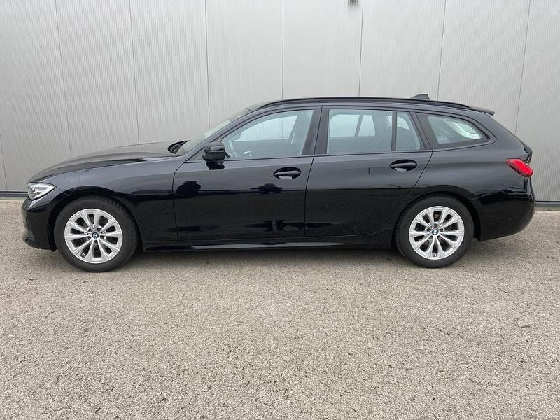 Schwarz Gebraucht 2020 BMW 318 Kombi | 20.700 € (Fairer Preis) - Bild 1/4