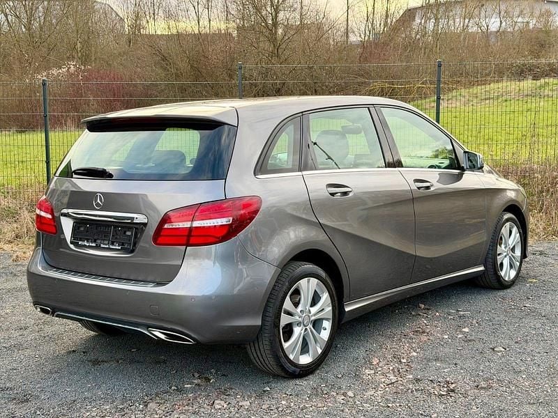 Gebraucht Mercedes B200 136 PS (100 kW) 2016 Grau Van / Kleinbus