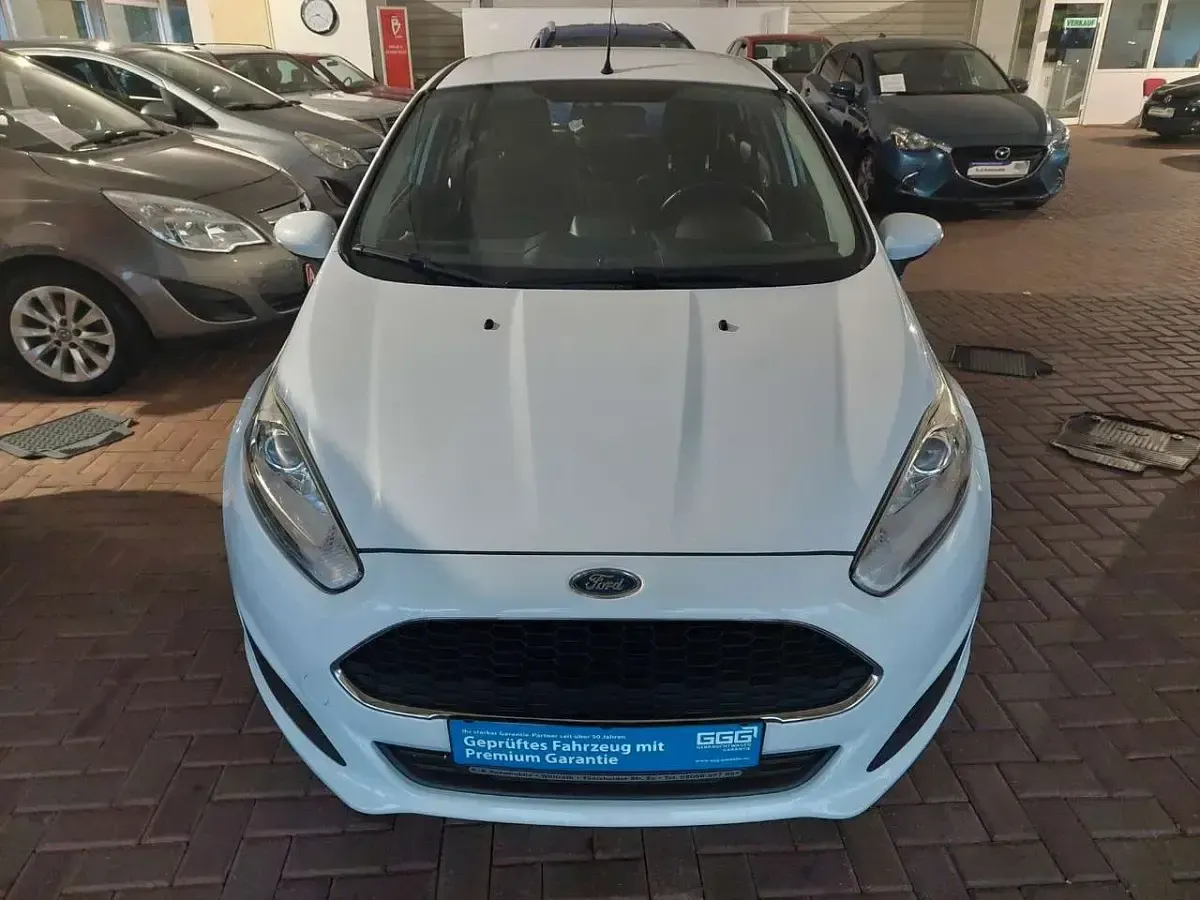 Gebraucht Ford Fiesta 95 PS (69 kW) 2016 Weiß Kleinwagen