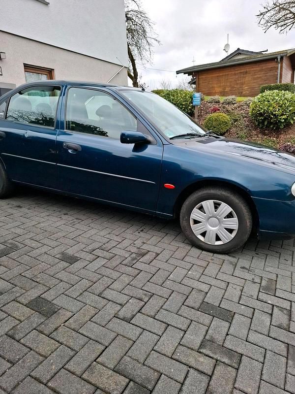 Gebraucht Ford Mondeo 115 PS (84 kW) 1997 Blau Limousine