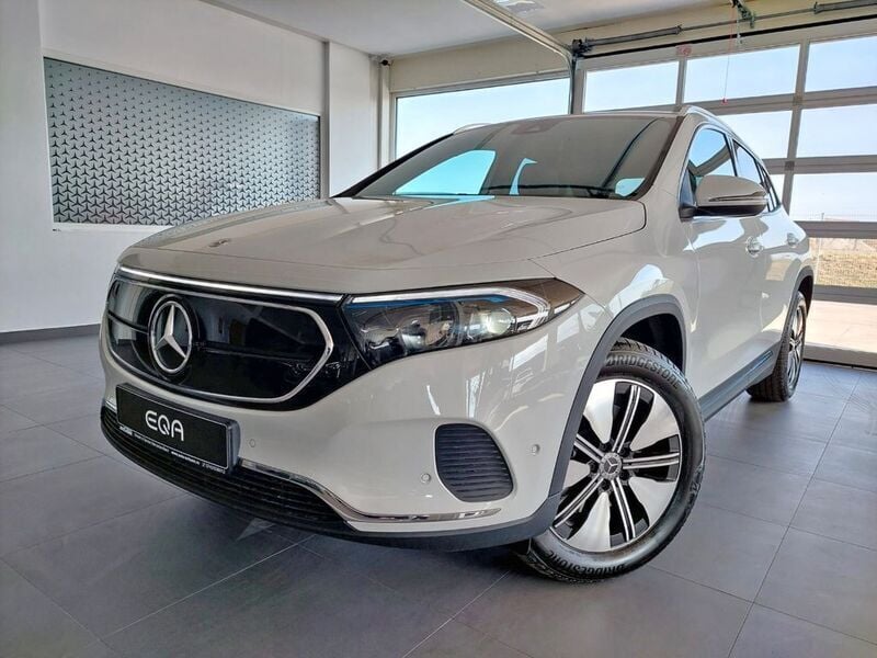 Digitalweiss metalliclack Gebraucht 2024 Mercedes EQA250 Electric Art SUV | 38.500 € (Etwas zu teuer) - Bild 1/4