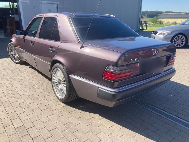 Gebraucht Mercedes E500 326 PS (239 kW) 1992 Violet Limousine