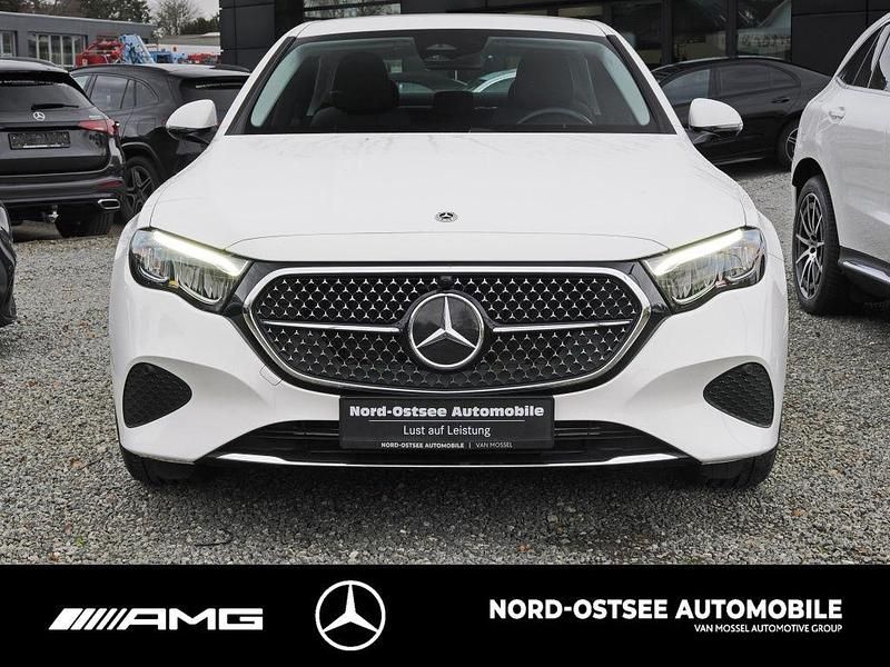 Gebraucht Mercedes E300 Avantgarde 313 PS (230 kW) 2024 Unilack polarweiß Limousine