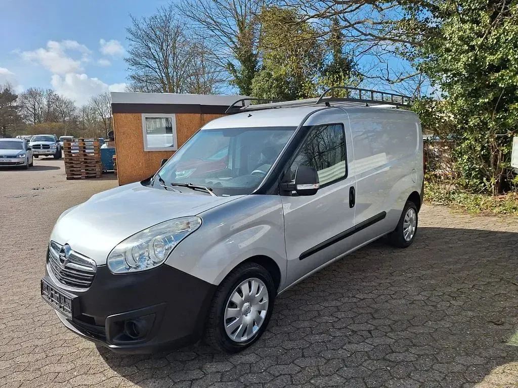 Gebraucht Opel Combo Selection 95 PS (69 kW) 2016 Silber Van / Kleinbus
