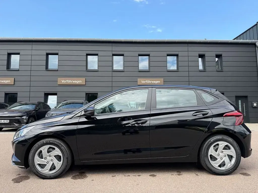Neu Hyundai i20 Select 101 PS (74 kW) 2025 Schwarz Kleinwagen