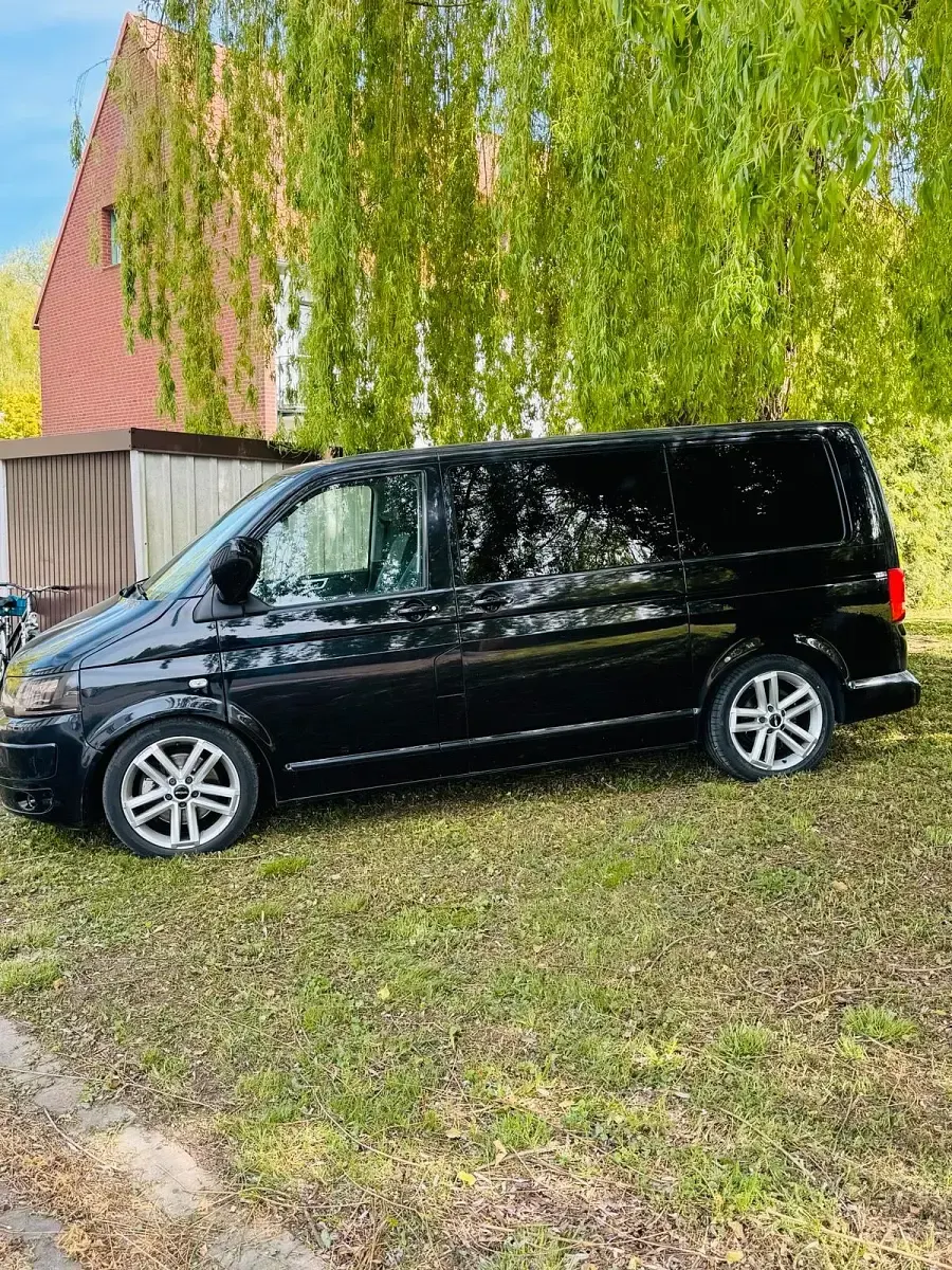 Gebraucht VW Multivan 179 PS (131 kW) 2013 Schwarz Van / Kleinbus