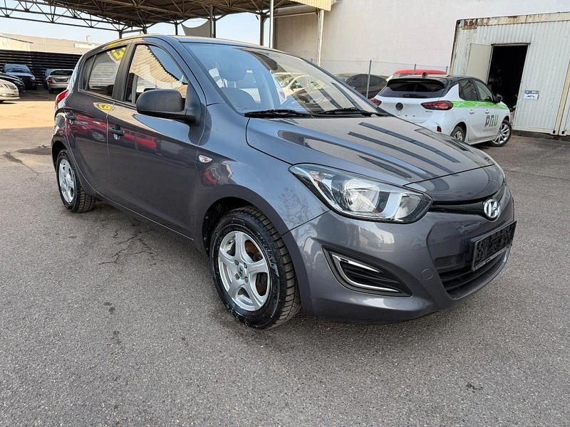 Gebraucht Hyundai i20 Classic 86 PS (63 kW) 2015 Grau Kleinwagen