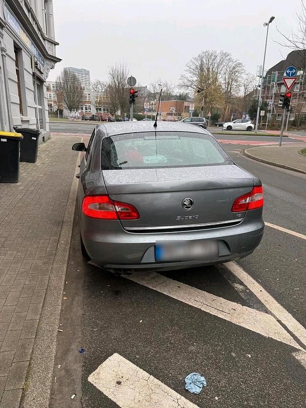 Gebraucht Skoda Superb 160 PS (117 kW) 2010 Silber Limousine