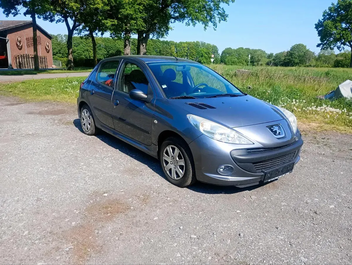 Gebraucht Peugeot 206+ 75 PS (55 kW) 2010 Grau Kleinwagen