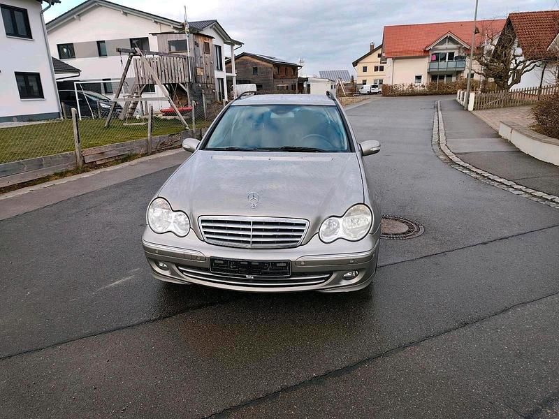 Gebraucht Mercedes C180 143 PS (105 kW) 2007 Grau Kombi