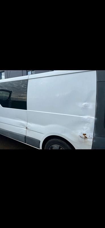 Second-hand Opel Vivaro 115 CP (84 kW) 2004 Alb Monovolum
