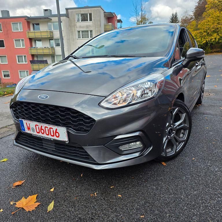 Grau Gebraucht 2018 Ford Fiesta ST-Line Kleinwagen | 8.999 € (Fairer Preis) - Bild 1/4