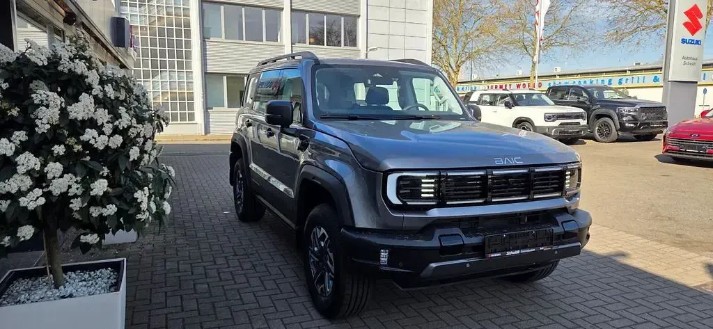 Neu Baic BJ40 234 PS (172 kW) 2026 Grau SUV