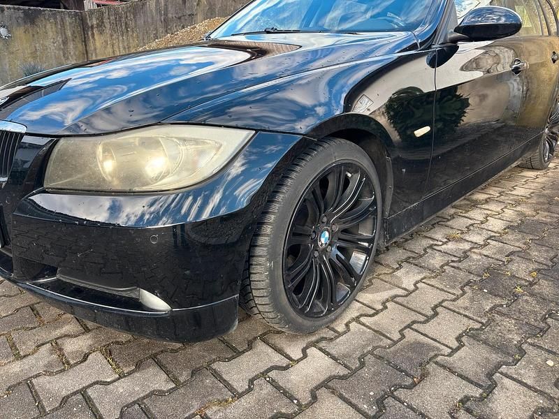 Gebraucht BMW 318 143 PS (105 kW) 2008 Schwarz Kombi