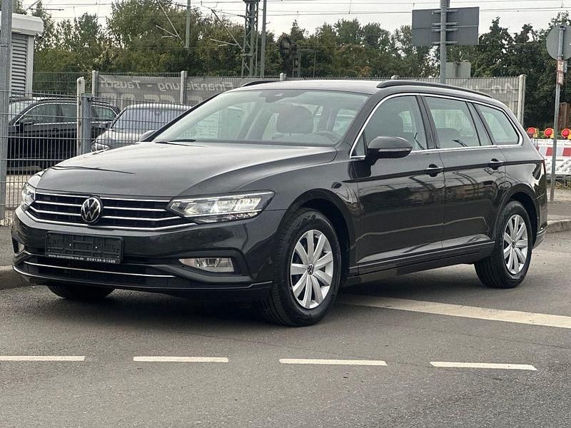 Grau Gebraucht 2021 VW Passat Business Kombi | 19.900 € (Guter Preis) - Bild 1/4