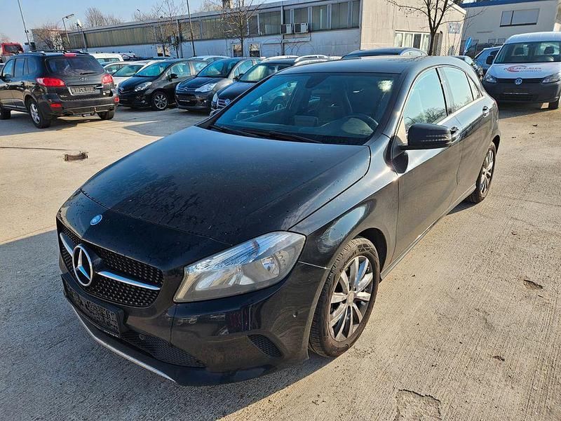 Schwarz Gebraucht 2016 Mercedes A180 Limousine | 9.500 € (Guter Preis) - Bild 1/4