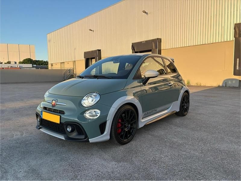 Grün Gebraucht 2020 Abarth 695 70th Anniversary Kleinwagen | 18.888 € - Bild 1/4