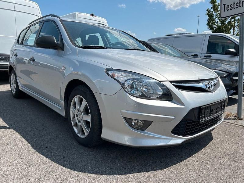 Silber Gebraucht 2012 Hyundai i30 Edition Kombi | 3.300 € (Superpreis) - Bild 1/4