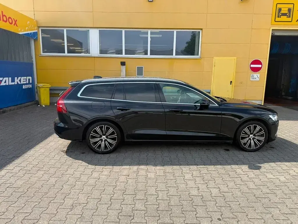 Gebraucht Volvo V60 150 PS (110 kW) 2019 Schwarz Kombi