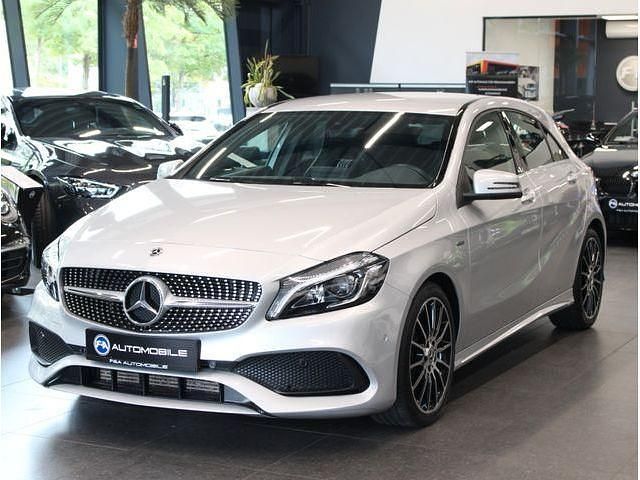 Silber Gebraucht 2018 Mercedes A200 AMG line Kleinwagen | 18.890 € (Fairer Preis) - Bild 1/4