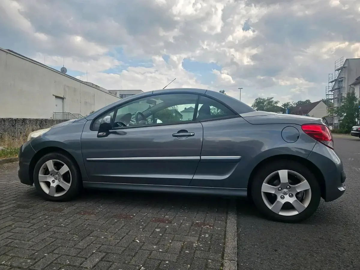 Gebraucht Peugeot 207 CC Premium 120 PS (88 kW) 2010 Silber Cabrio