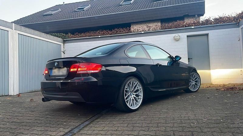 Gebraucht BMW 325 M Sport 265 PS (194 kW) 2008 Schwarz Coupé
