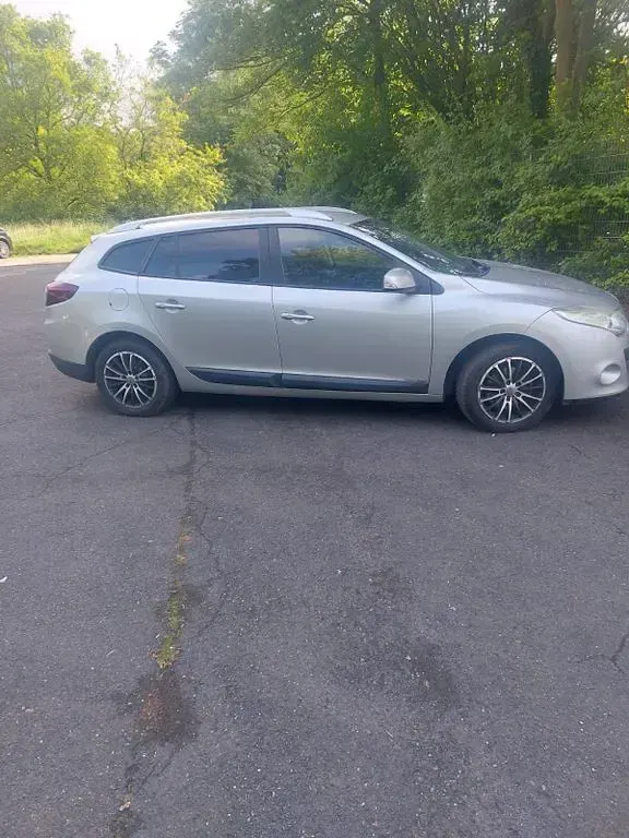 Brugt Renault Mégane Dynamique 131 HK (96 kW) 2010 Sølv Sedan