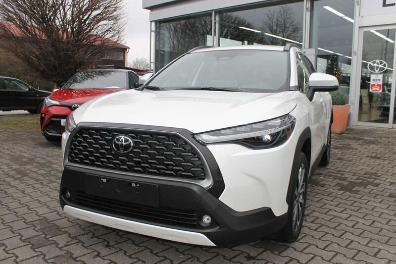 Schneeweiß Neu 2025 Toyota Corolla Cross Style SUV | 31.860 € (Superpreis) - Bild 1/4