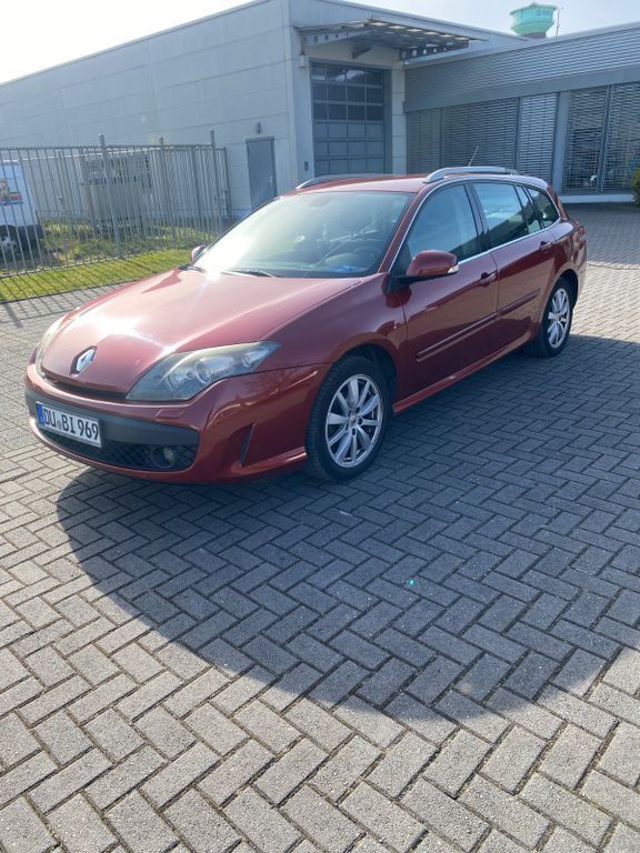 Rot Gebraucht 2011 Renault Laguna GrandTour Dynamique Kombi | 2.900 € (Guter Preis) - Bild 1/4