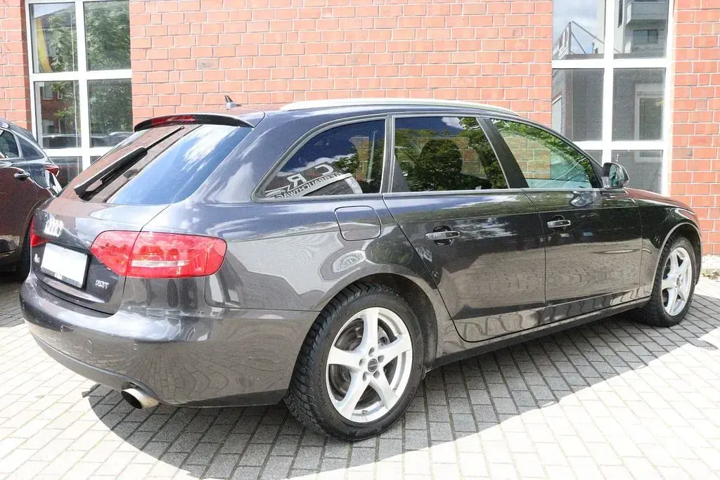 Używany Audi A4 Attraction 179 KM (131 kW) 2009 Szary Kombi