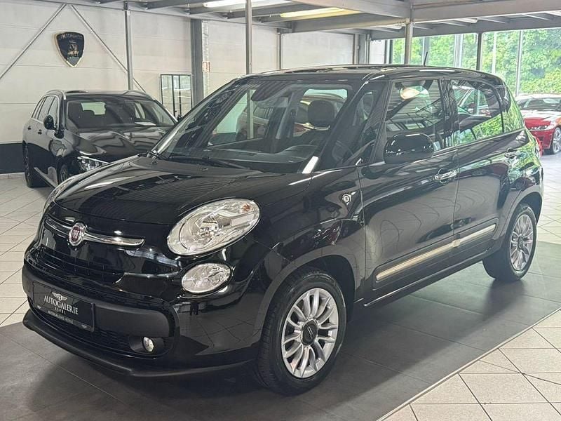 Schwarz Gebraucht 2015 Fiat 500L Lounge Van / Kleinbus | 7.990 € (Guter Preis) - Bild 1/4
