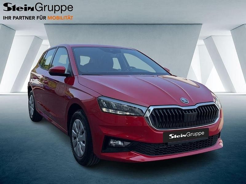 Neu Skoda Fabia Selection 80 PS (58 kW) 2025 Rot Limousine