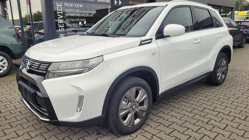 Weiß metallic Neu 2025 Suzuki Vitara Comfort+ SUV | 23.790 € (Fairer Preis) - Bild 1/4
