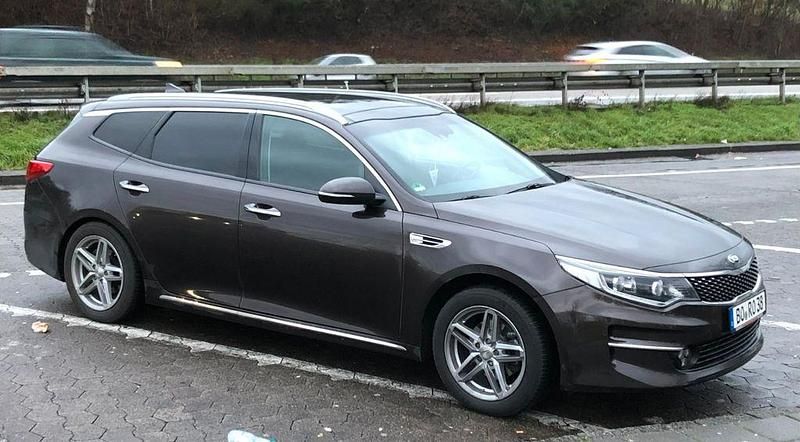 Braun Gebraucht 2017 Kia Optima Spirit Kombi | 15.900 € (Fairer Preis) - Bild 1/4